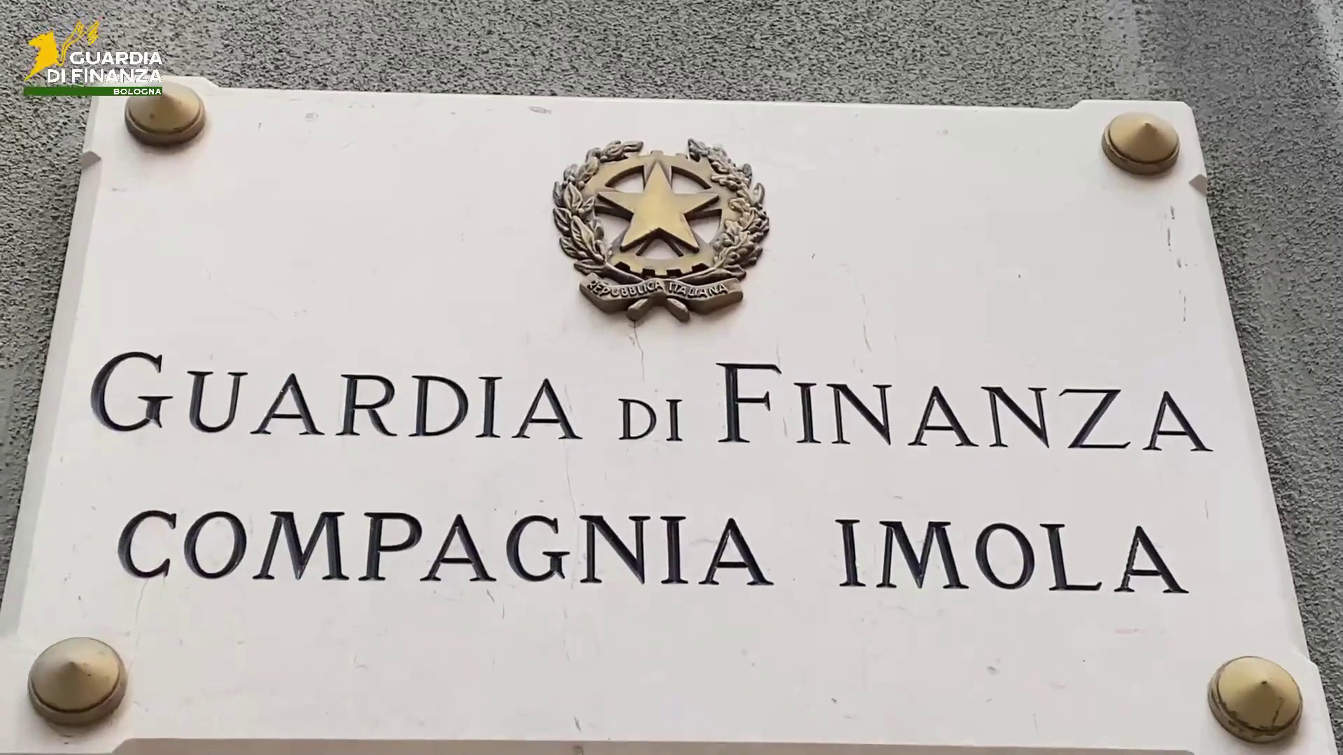 A Imola scoperto tatuatore abusivo sconosciuto al fisco