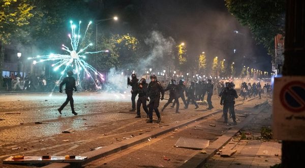 Notte di follia in Francia dopo il trionfo del Psg, 2 morti e 560 fermi