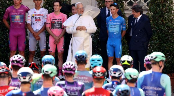 A Roma trionfa Kooij, Simon Yates vince il Giro2025