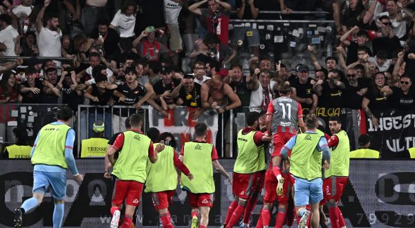 La Cremonese vince 3-2 a La Spezia e torna in A