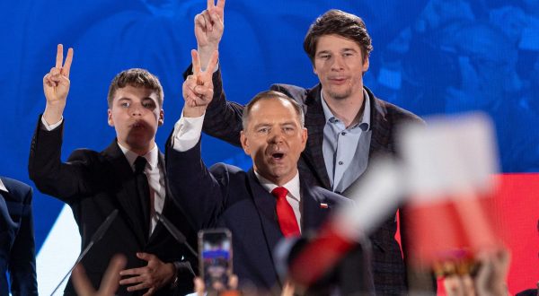 Nawrocki vince le presidenziali in Polonia con il 50,89%, le congratulazioni di Meloni
