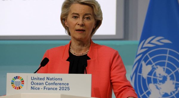 Von der Leyen annuncia un miliardo di euro per economia costiera