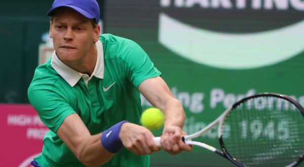Jannik Sinner eliminato da Bublik ad Halle, Cobolli sfida Zverev