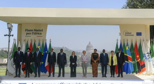 Piano Mattei, Meloni “Impegni per 1,2 mld, abbattere il debito africano”