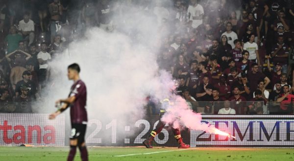 Caos all’Arechi, sospesa Salernitana-Samp: campani verso la C