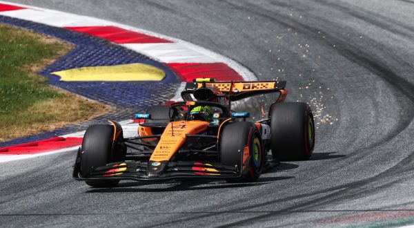 Norris pole in Austria davanti a Leclerc, Hamilton in seconda fila