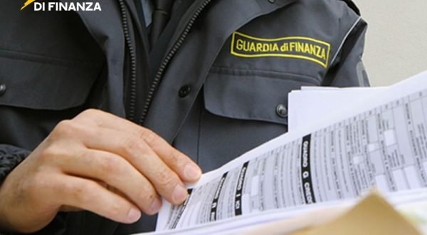 Denunciati 15 falsi broker siciliani per truffa milionaria, 4 rinviati a giudizio