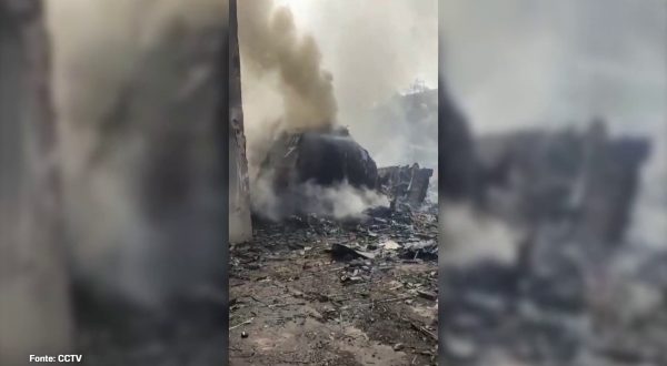 Incidente aereo in India, le immagini del luogo dello schianto