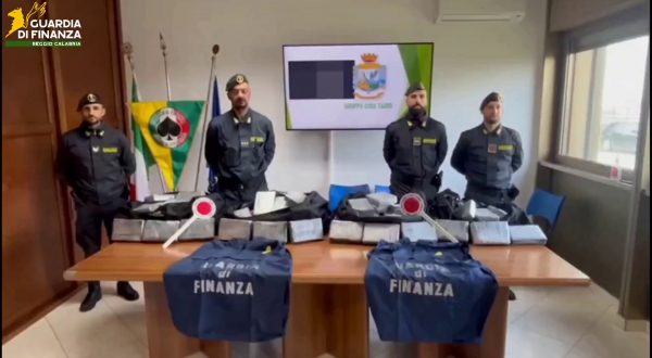 Gioia Tauro, sequestrati 228 kg di cocaina e arrestati due portuali