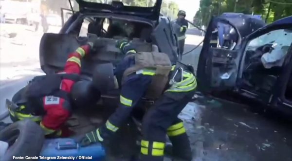 Massiccio attacco missilistico su Sumy in Ucraina, tre i morti civili