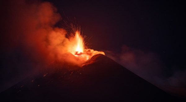 Nuova fase eruttiva dell’Etna, attività esplosiva al Cratere di Sud-Est