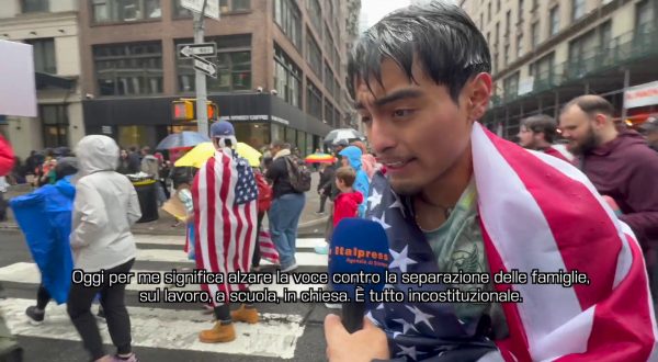 “No Kings Day”, migliaia a New York contro l’uomo solo al comando