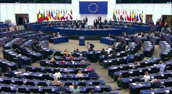 Ue, la Commissione propone un bilancio da 300 miliardi per il 2026