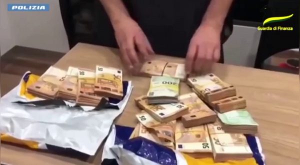 Frodi iva e riciclaggio, 11 arresti tra Palermo e Milano