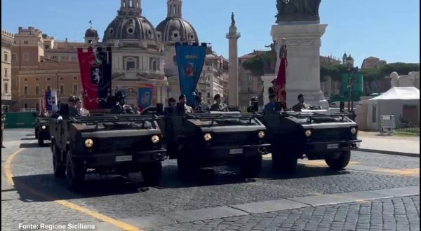 La Sicilia presente alla parata del 2 giugno con il suo gonfalone