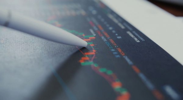 Dazi e crisi geopolitiche rallentano la crescita dell’Eurozona