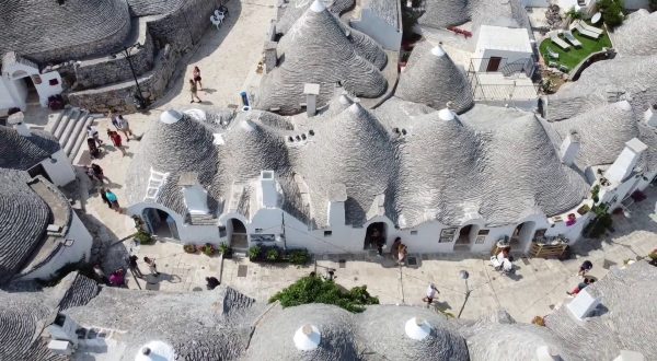 Estate, nel Belpaese più stranieri e meno italiani