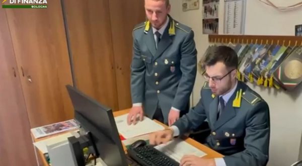 Bologna, traffico di stupefacenti via posta. Sequestro di 55 kg di droga