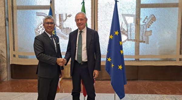 Italia-Malesia, Urso incontra Aziz. Focus su investimenti e terre rare