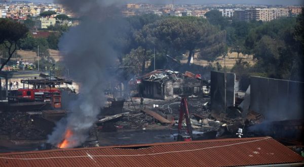 45 feriti per l’esplosione in un distributore a Roma, due sono gravi