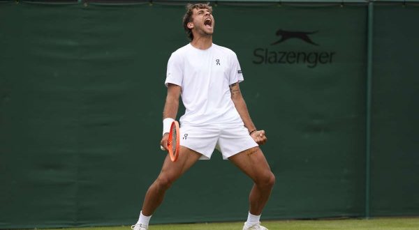 Cobolli da sogno, batte Cilic e vola ai quarti a Wimbledon