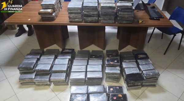 Reggio Calabria, sequestrati dalla Gdf 417 chilogrammi di cocaina