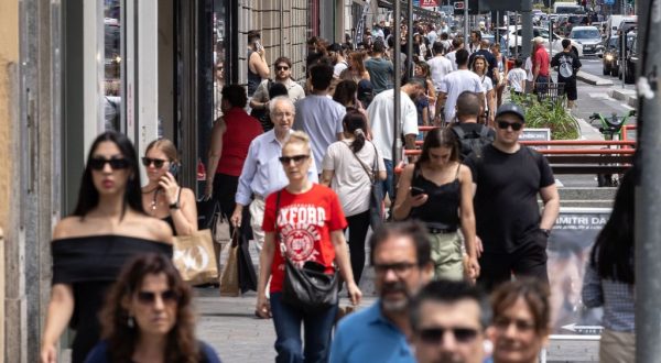 Confcommercio-Censis, l’incertezza riduce la fiducia delle famiglie