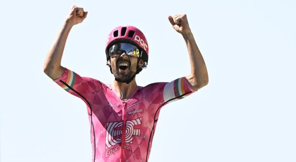 Healy trionfa nella 6^ tappa del Tour, maglia gialla a Van der Poel
