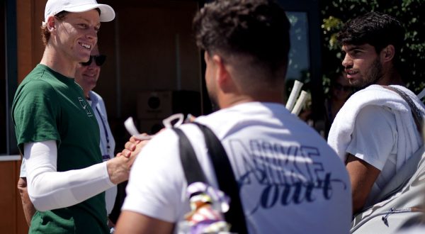 Sinner a caccia del 1° titolo a Wimbledon, Alcaraz per il tris