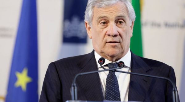 Dazi, Tajani “Dobbiamo trattare a testa alta”