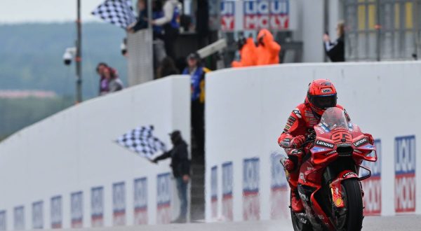 Al Sachsenring vince Marc Marquez, preceduti Alex e Bagnaia