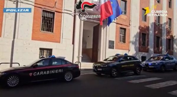 Traffico di droga ed estorsioni, maxi operazione a Reggio Calabria
