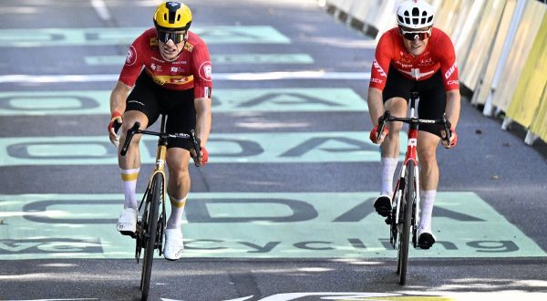 Abrahamsen vince l’11a tappa del Tour, Healy resta in giallo