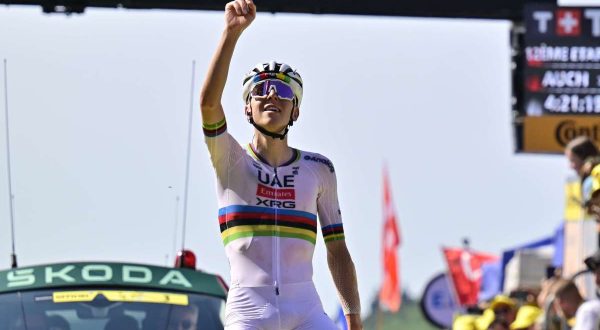 Tappa e maglia gialla per Pogacar al Tour “Dedicato a Privitera”