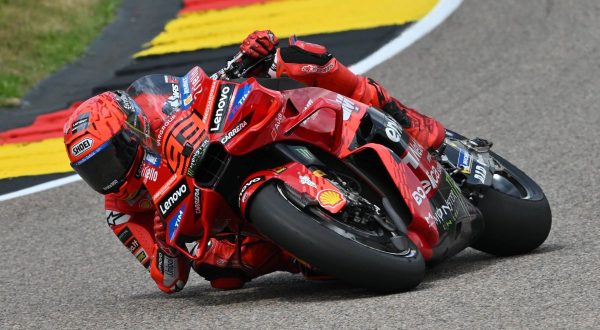Marc Marquez vola nella practice di Brno, Martin 5° al rientro