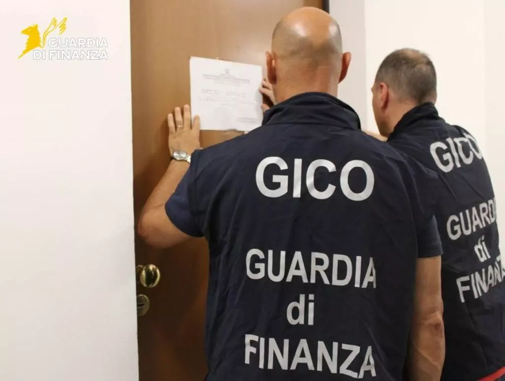 Ancona, sequestrati immobili, auto e quote societarie per oltre 3,3 mln