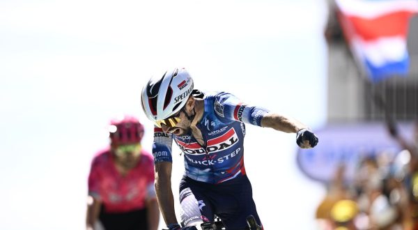 Paret-Peintre svetta sul Mont Ventoux, Pogacar resta leader