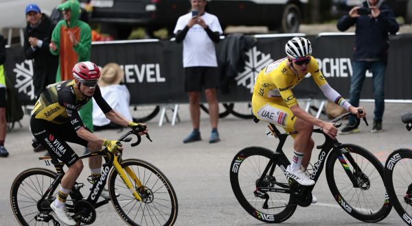 O’Connor vince sul Col de la Loze, Pogacar allunga su Vingegaard