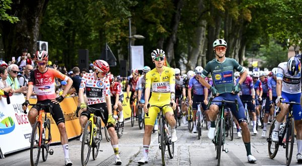Al Tour Pogacar ipoteca il 4° trionfo, Milan conquista la maglia verde
