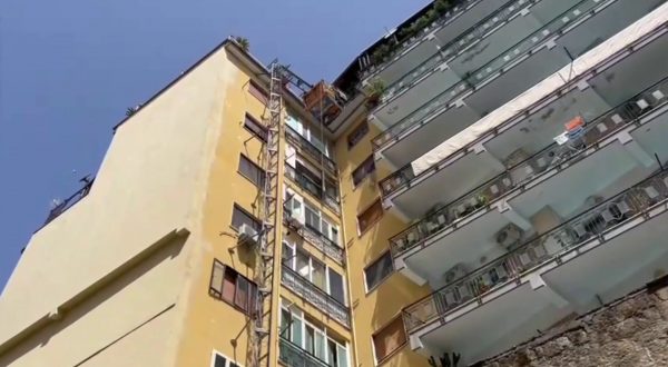 Crolla un ponteggio a Napoli, morti tre operai