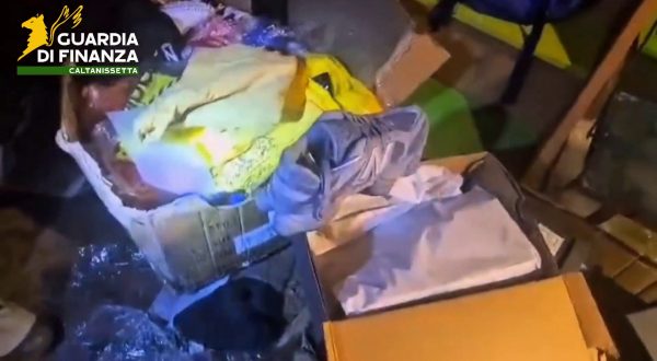 A Caltanissetta sequestrati 3.000 articoli contraffatti, 2 denunciati