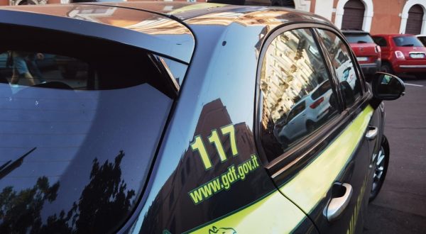 Catania, arrestato un uomo che trasportava 64 kg di cocaina su un tir