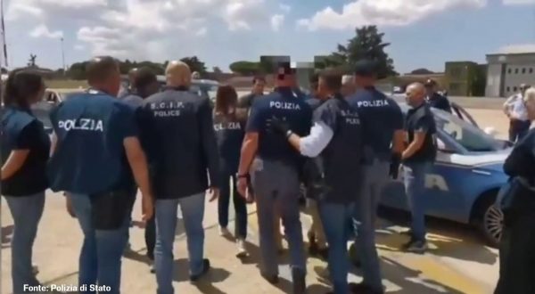 Duplice omicidio Villa Pamphili, Kaufmann estradato in Italia