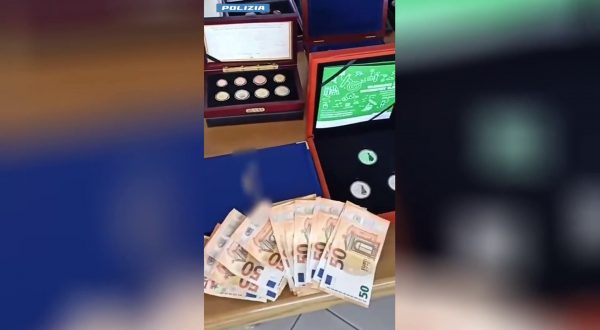 A Roma ruba denaro e orologi per la sua collezione,denunciato commesso
