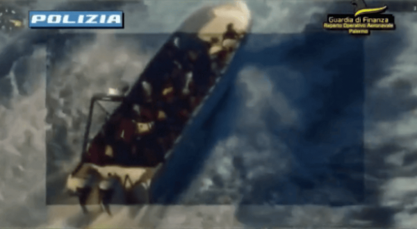 Fermato uno scafista egiziano a Lampedusa, 70 migranti a bordo di un barchino