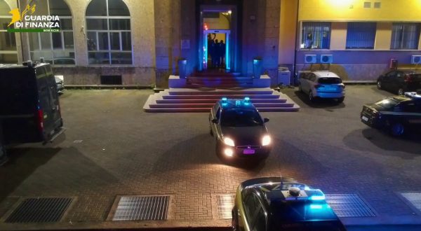 Traffico di droga, estradato dagli Emirati Arabi un latitante albanese