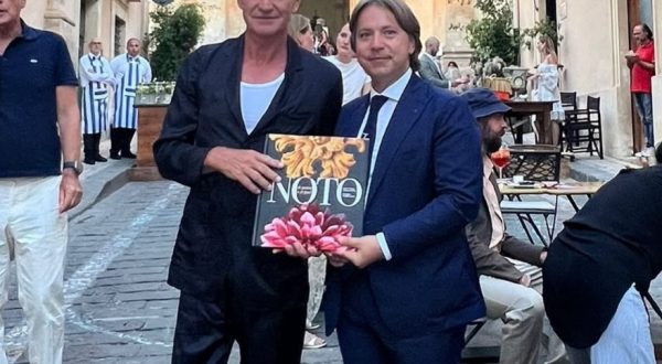 Nozze siciliane per la figlia di Sting, Fuschia Katherine Sumner sposa Maximilian Wright a Noto