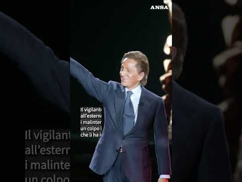 Ladri nella villa di Valentino a Roma, messi in fuga dalla vigilanza #ansa #news