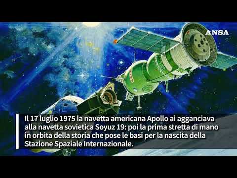 Apollo-Soyuz, 50 anni fa la prima stretta di mano in orbita tra Usa e Urss #ansa #news