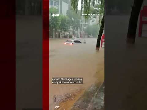 Office workers evacuated in New York after gunman kills four in shooting. #NewYork #NYC #BBCNews